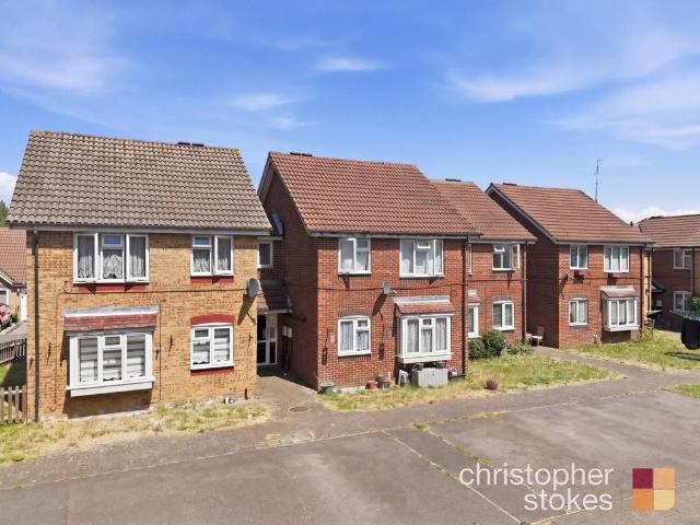 Flat for sale in Broxbourne, Hertfordshire