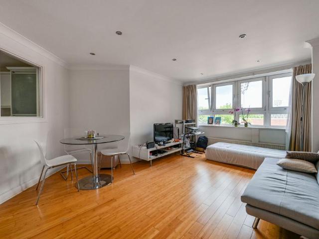 Flat for sale in St. John's Wood, Greater London