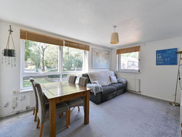 Flat for sale in London Borough of Lewisham, Forest Hill