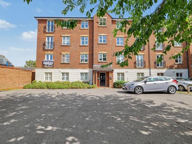 Flat for sale in Stanford On Avon, Leicestershire
