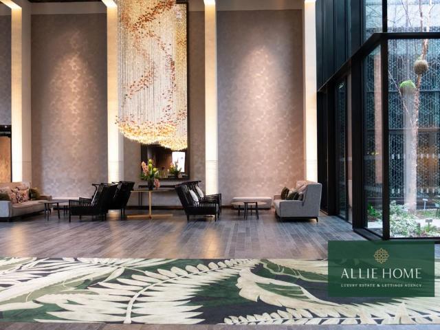 Flat for sale in Canary Wharf, Greater London