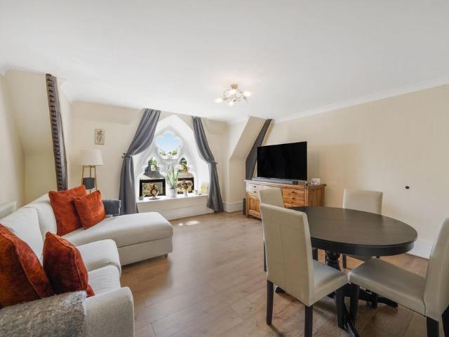 Flat for sale in Archway, Greater London