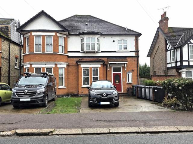 Flat for sale in New Barnet, Greater London