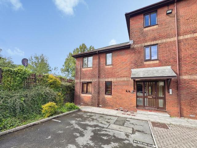 Flat for sale in Cimla, Neath