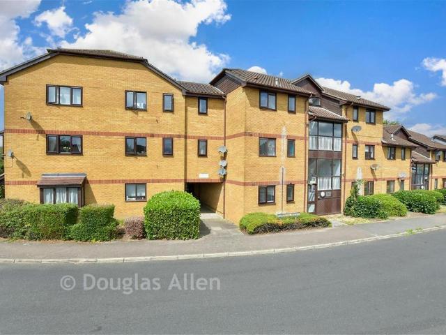 Flat for sale in Wickford