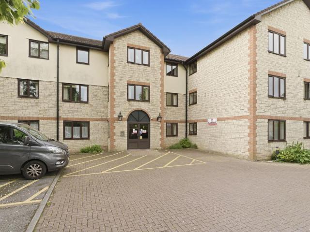 Flat for sale in Worle, Weston-super-mare
