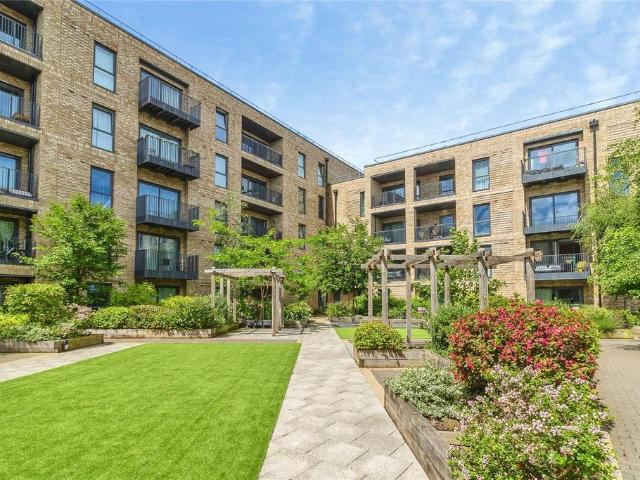 Flat for sale in Milton Keynes