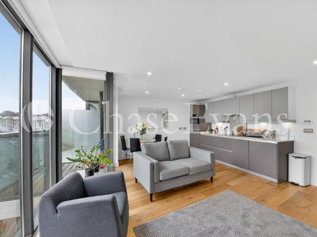 Flat for sale in Islington, Greater London