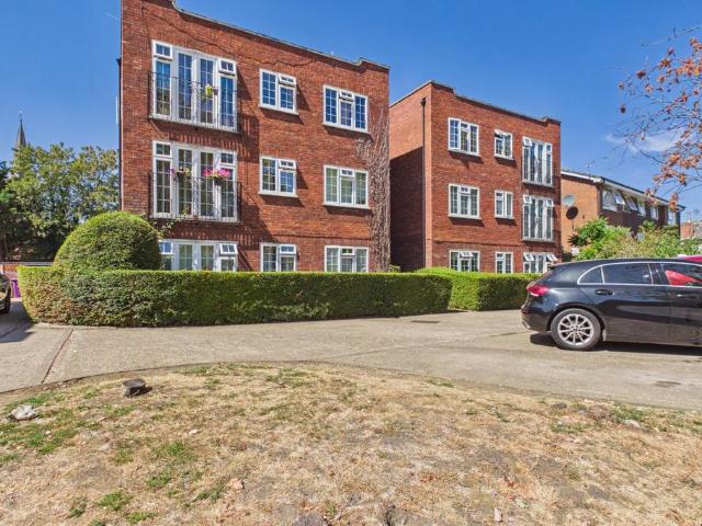 Flat for sale in Maidenhead