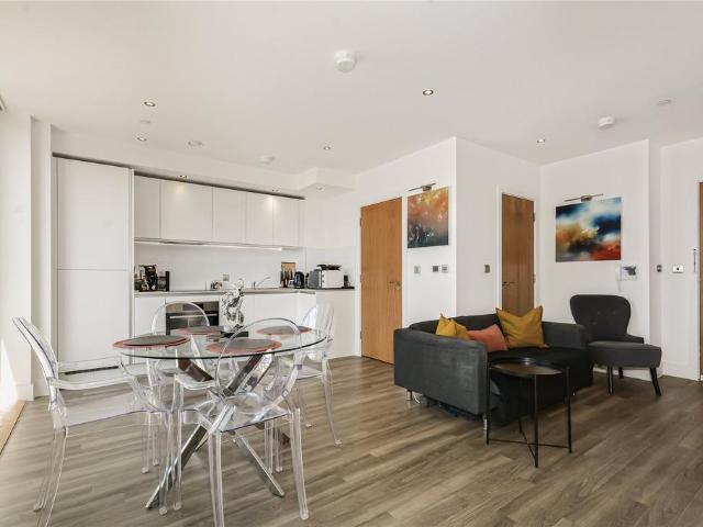 Flat for sale in Silvertown, Greater London