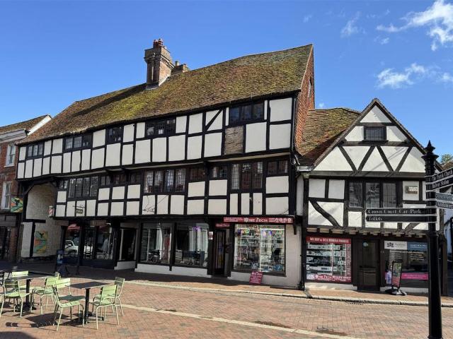 Flat for sale in Holloway Hill, Waverley
