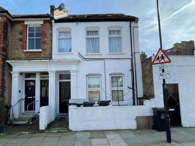Flat for sale in West Hackney, Upper Clapton