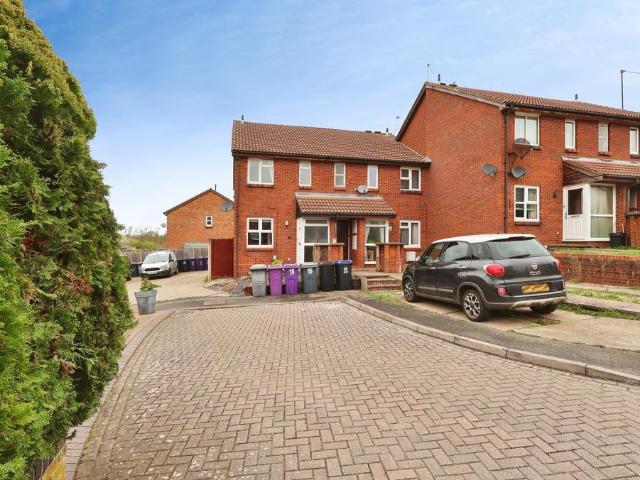 Flat for sale in King's Walden, Hertfordshire