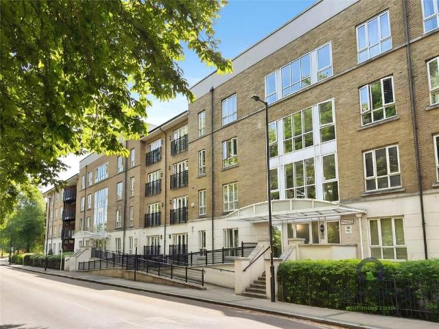 Flat for sale in Old Kent Road, Greater London