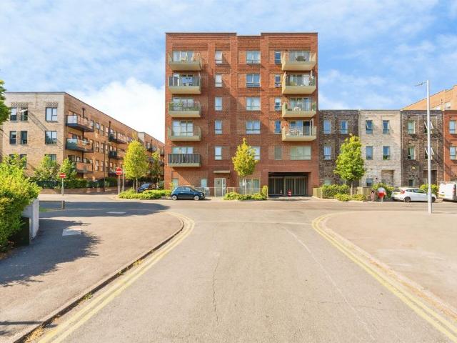 Flat for sale in Watford Rural, Batchworth