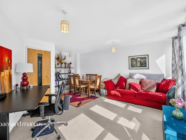 Flat for sale in London Borough of Lambeth, Greater London