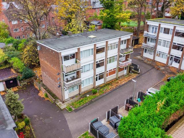 Flat for sale in Pogmoor, South Yorkshire