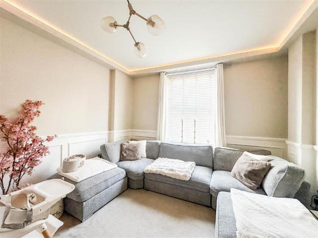 Flat for sale in West Hill, Guestling Green