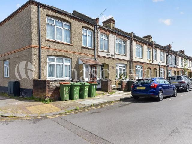 Flat for sale in North Woolwich, Greater London