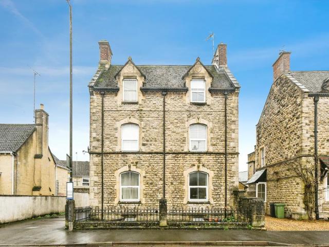 Flat for sale in Chesterton, Fossebridge