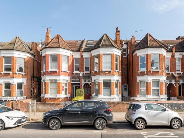 Flat for sale in Crouch End, Greater London