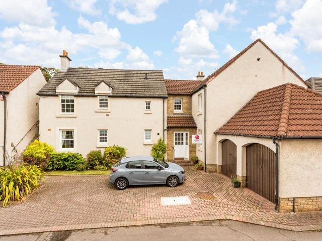 Flat for sale in Blackhall, Scotland