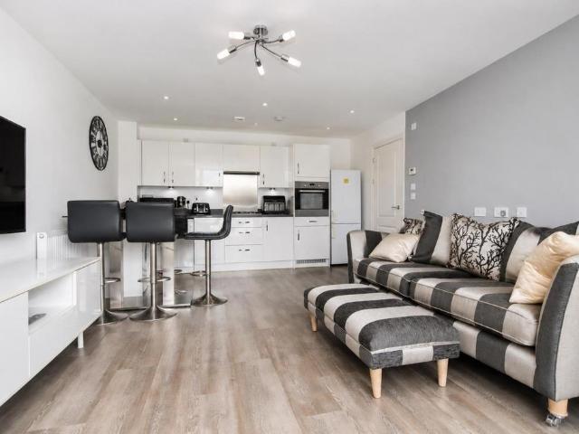 Flat for sale in Elstree and Borehamwood, Borehamwood