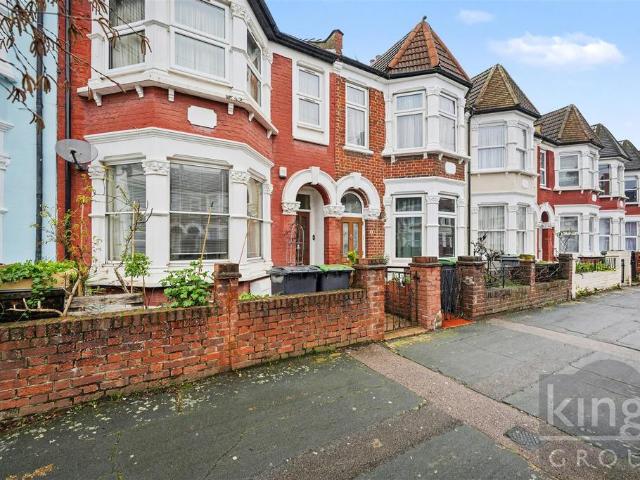 Flat for sale in The Sandlings Estate, Greater London