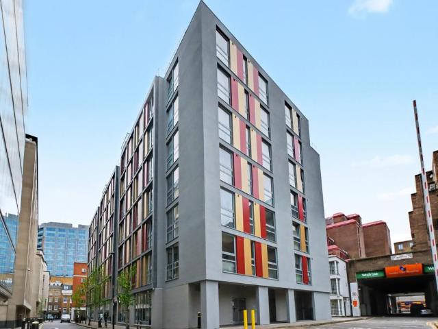 Flat for sale in Finsbury, Greater London