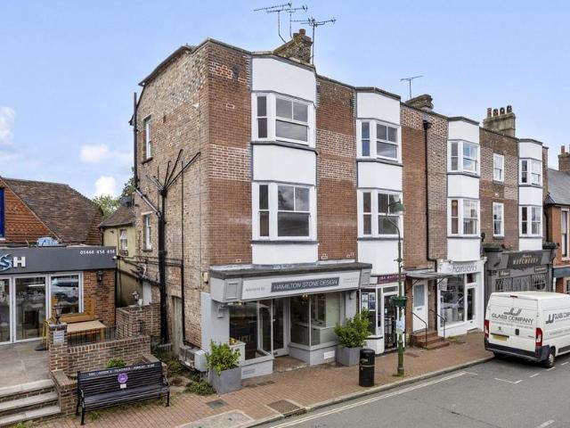 Flat for sale in Perryfields, West Sussex