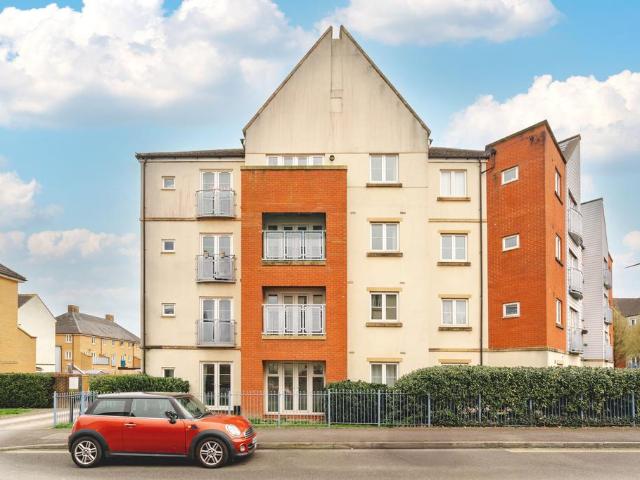 Flat for sale in Siston, South Gloucestershire
