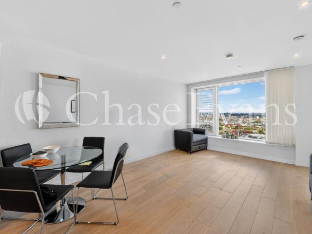 Flat for sale in Elephant and Castle, Greater London