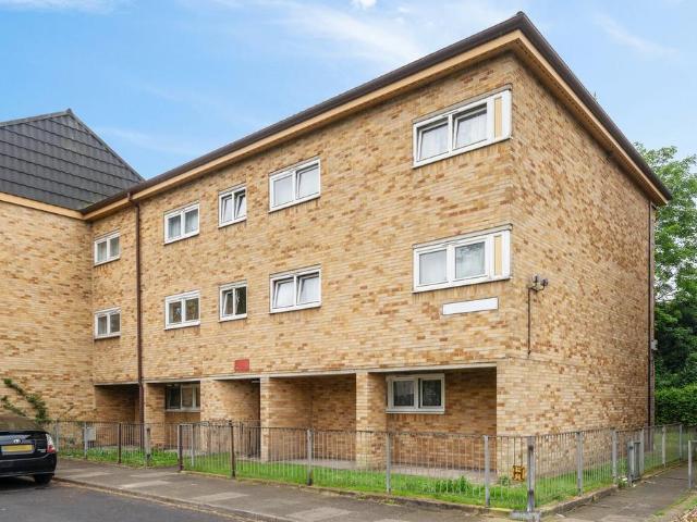 Flat for sale in West Ham, Greater London