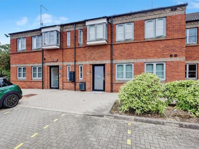 Flat for sale in Moulton Park, Northampton