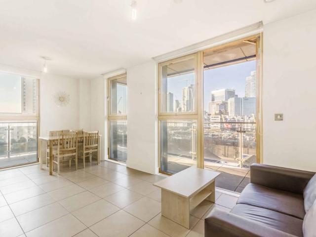 Flat for sale in Blackwall, Greater London
