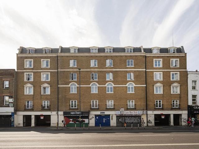 Flat for sale in Stepney, Greater London