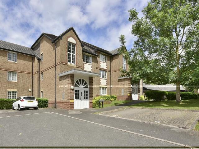 Flat for sale in Edmonton, Greater London