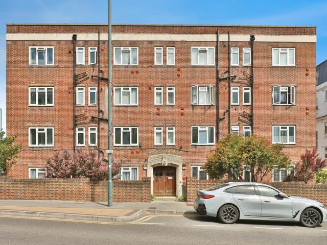 Flat for sale in West Cliff, Bournemouth