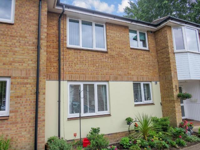 Flat for sale in Chedburgh, Suffolk