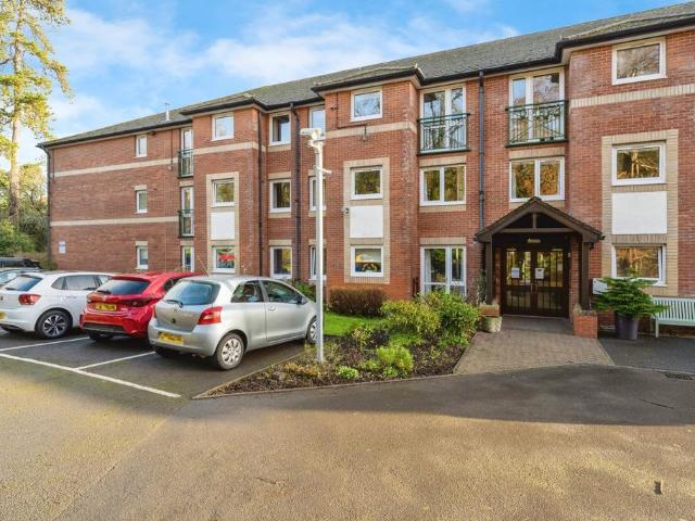 Flat for sale in Nangreaves, Wales