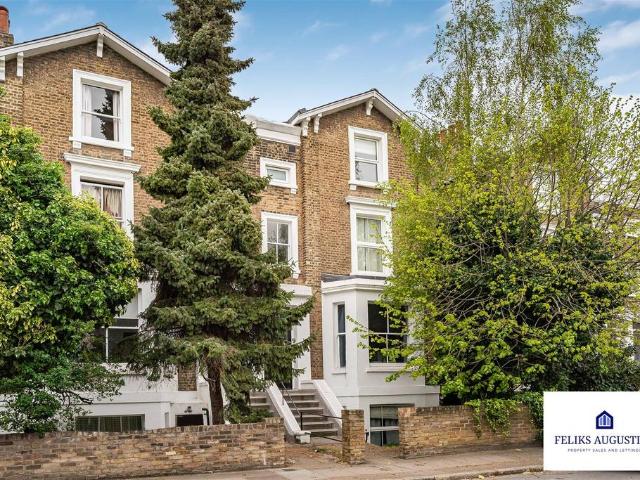 Flat for sale in Greenwich Town Centre, Greater London