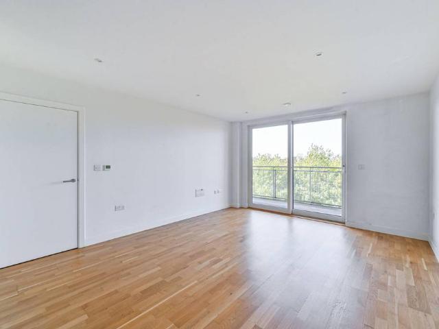 Flat for sale in London Borough of Lewisham, New Cross
