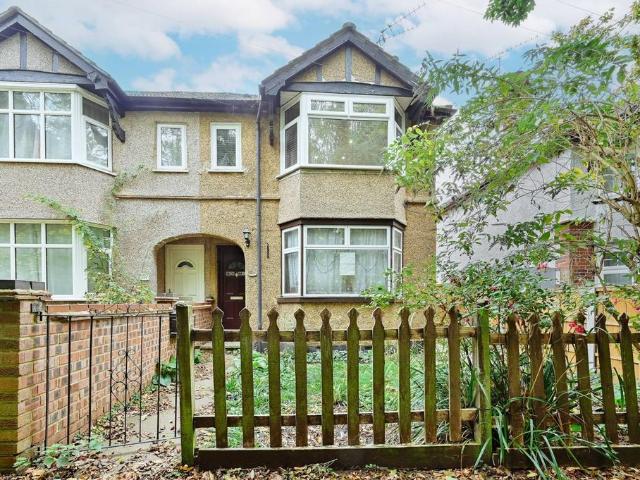 Flat for sale in North Watford, Hertfordshire