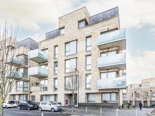 Flat for sale in Harlesden, Greater London