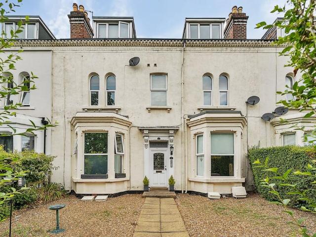 Flat for sale in Harrogate, North Yorkshire