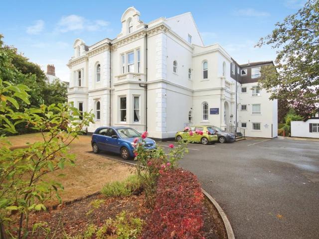 Flat for sale in Milverton, Warwick