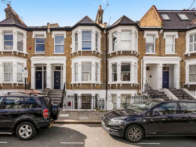 Flat for sale in Fulham, Greater London