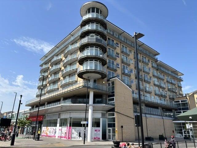 Flat for sale in London Borough of Hounslow, Feltham