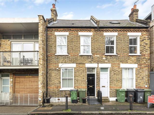 Flat for sale in Stockwell, Greater London