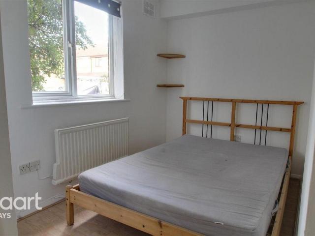 Flat for sale in Grays, Essex
